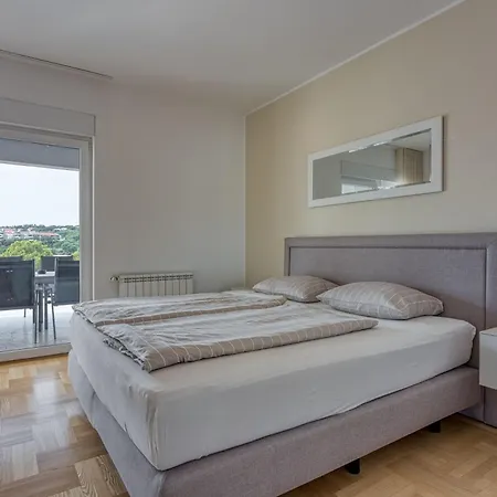 Elegant Panoramic Seaview Апартаменты *