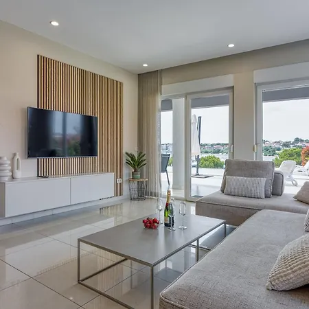 Elegant Panoramic Seaview Apartament *