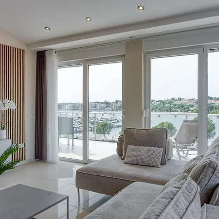 Elegant Panoramic Seaview Apartament