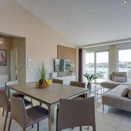 Elegant Panoramic Seaview Apartament
