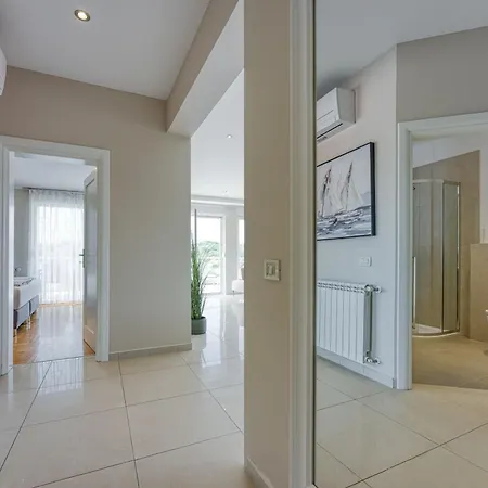 Апартаменты Elegant Panoramic Seaview