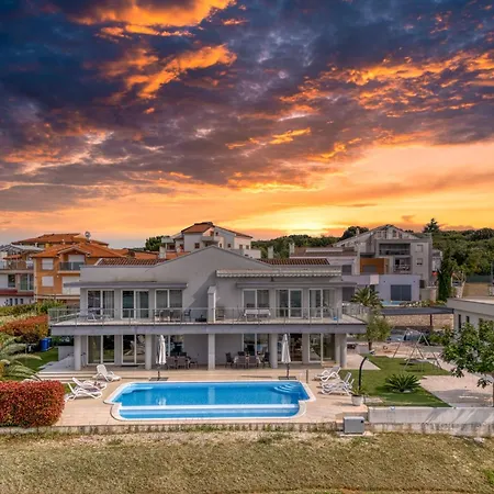 Апартаменты Elegant Panoramic Seaview *