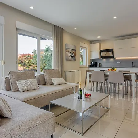 Elegant Panoramic Seaview