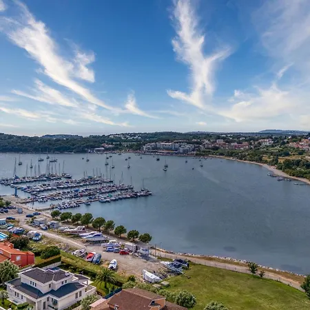 Elegant Panoramic Seaview Apartment *