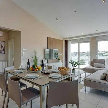 Elegant Panoramic Seaview Apartman Póla