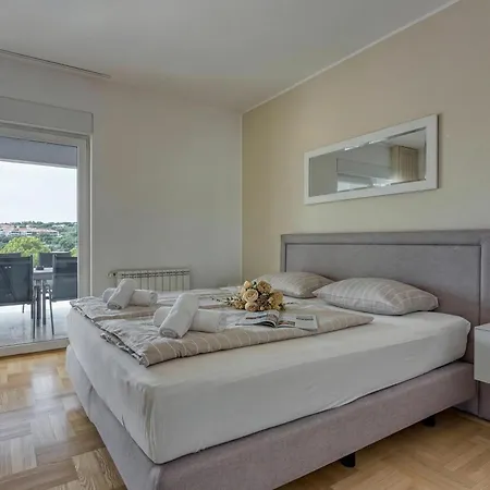 Elegant Panoramic Seaview Апартаменты Пула