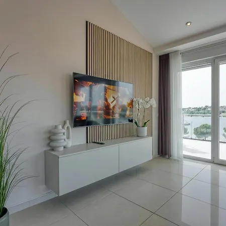 Apartman Elegant Panoramic Seaview Póla