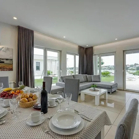 Апартаменты Elegant Panoramic Seaview