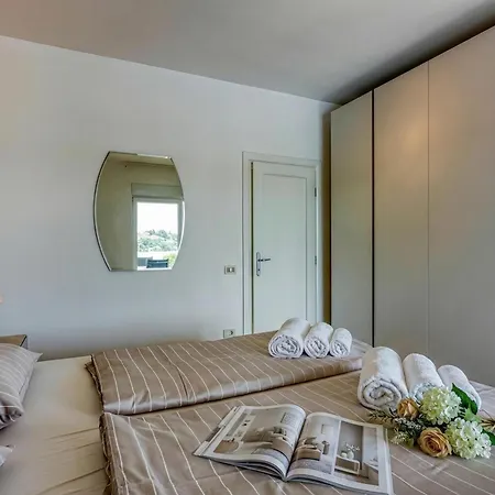 Апартаменты Elegant Panoramic Seaview Пула