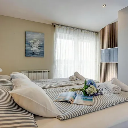 Elegant Panoramic Seaview *