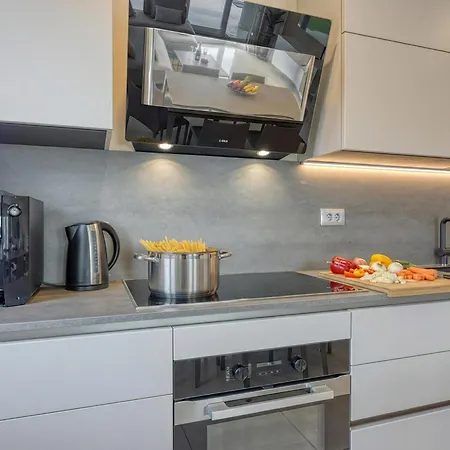 Apartman Elegant Panoramic Seaview Póla