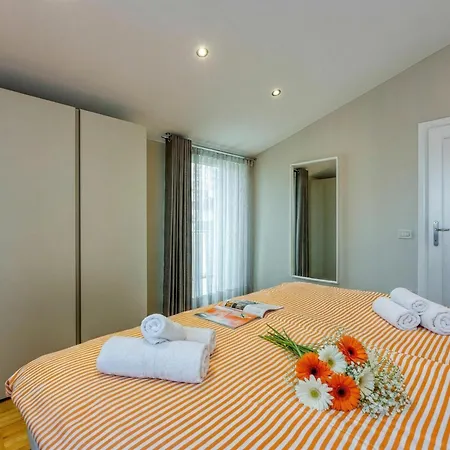 Apartman Elegant Panoramic Seaview Póla