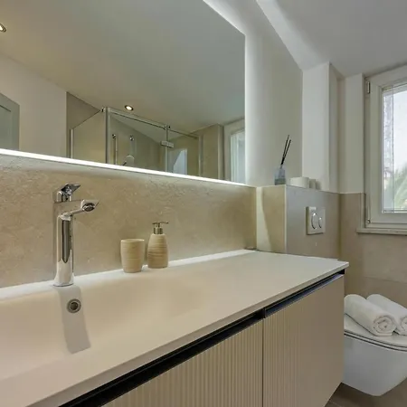 Elegant Panoramic Seaview Apartment