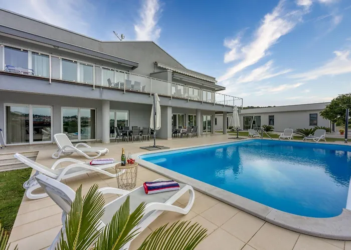 Elegant Panoramic Seaview Póla