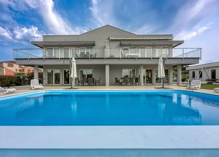 Elegant Panoramic Seaview Apartman Pula